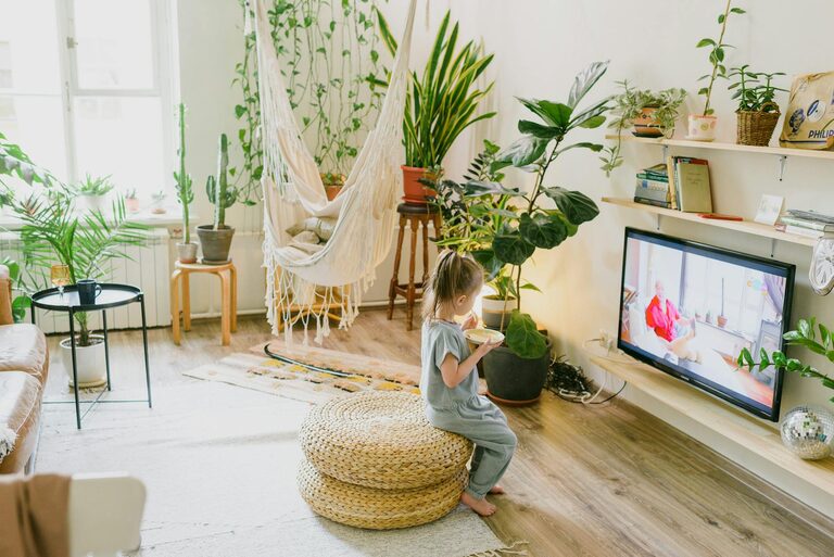 How to Create a Cosy and Inviting Living Room Space at Home